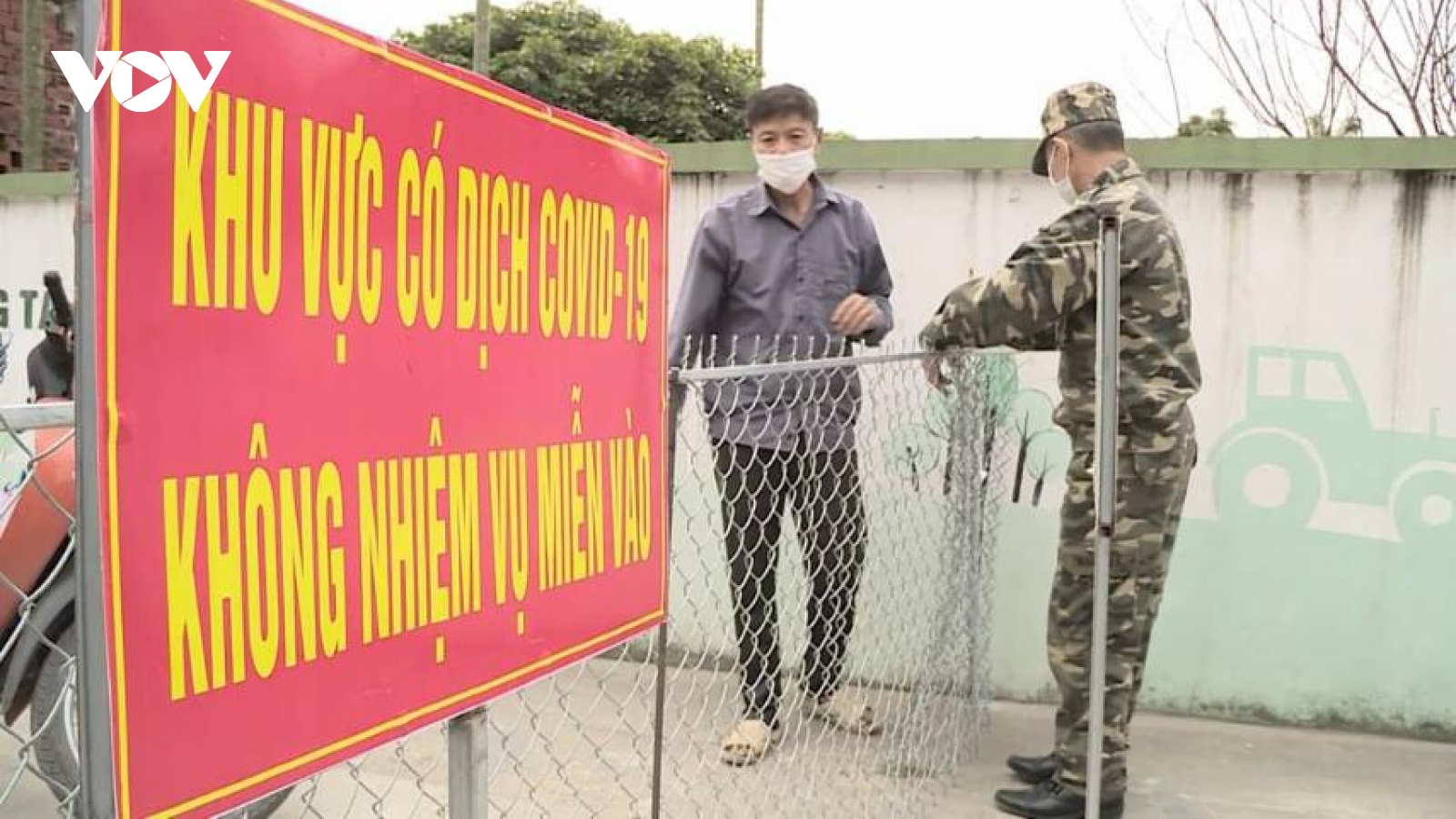 Quảng Ninh điều động 200 cán bộ y tế hỗ trợ Đông Triều chống dịch